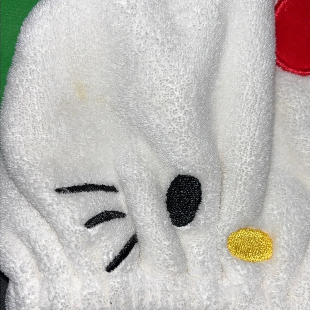 Hello Kitty White and Red Plush Hat shower cap - Picture 4 of 5